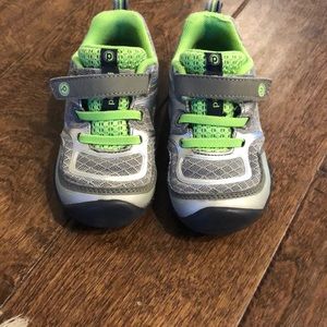 Pedi Ped force shoes in silver lime color, size 23